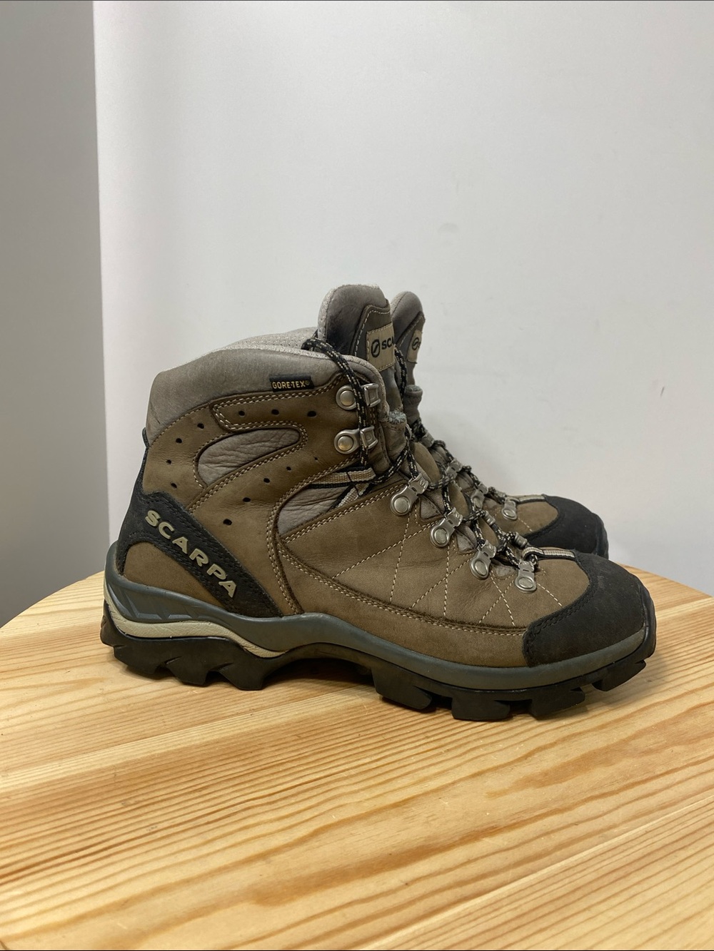 Scarpa ZG Hiking Boots GoreTex Vibram Waterproof Trail Brown Women Sz8 Men Sz7